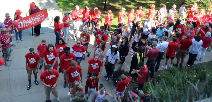 Students and family on move-in day