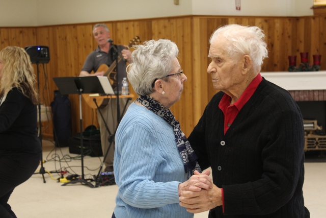 alzheimers couple dancing