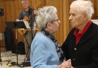 Memory Café Gives Dementia Sufferers, Caregivers Respite, Entertainment