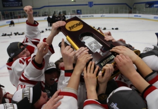 Women's Hockey Wins Seventh National Championship