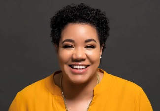 English, Honors Program Aluma Returns to Discuss Book, Meet with Students