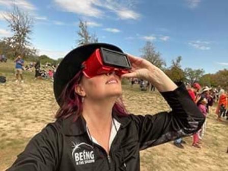 kate russo looking at eclipse