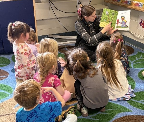 kassidy turek reads to kids